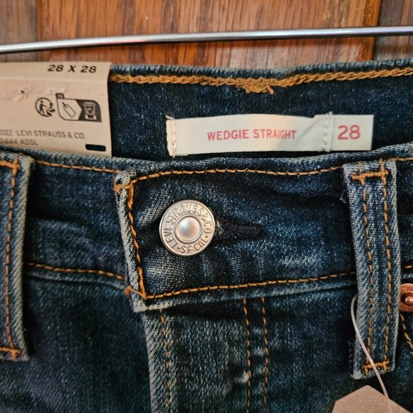 Levi's Women's Wedgie Straight Jeans SZ 28 - Picture 5 of 13